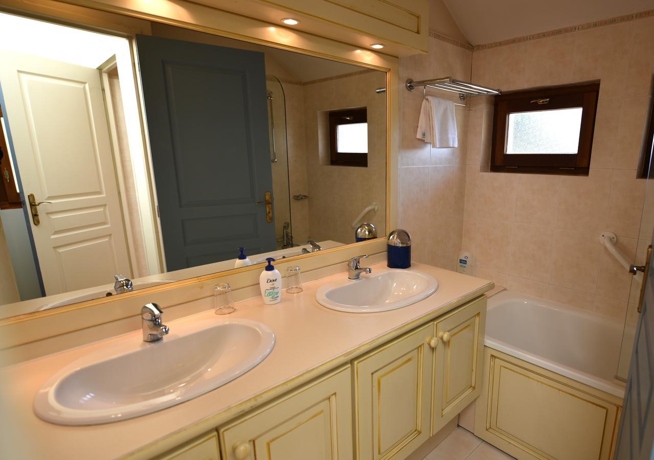 Les Lodges Du Lac Saint-Alban-de-Montbel Habitación foto